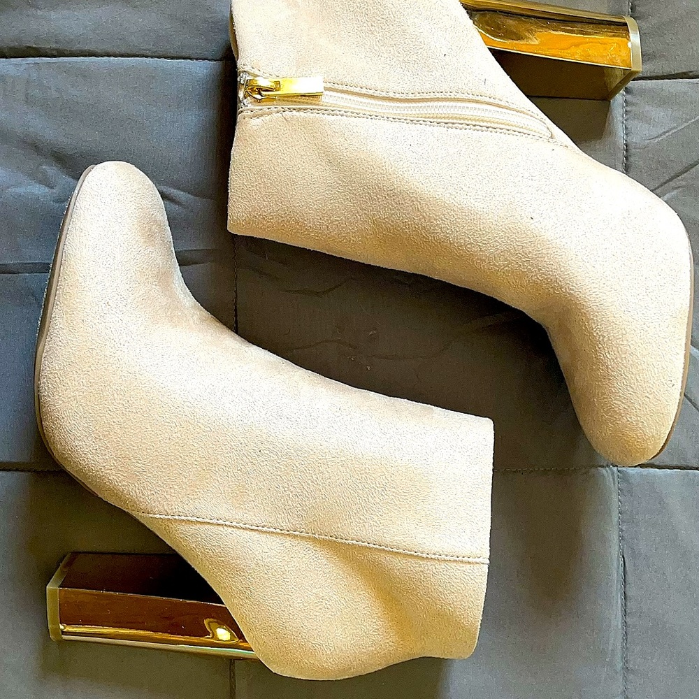 Brand New Boots! Size 10, Super Chic.